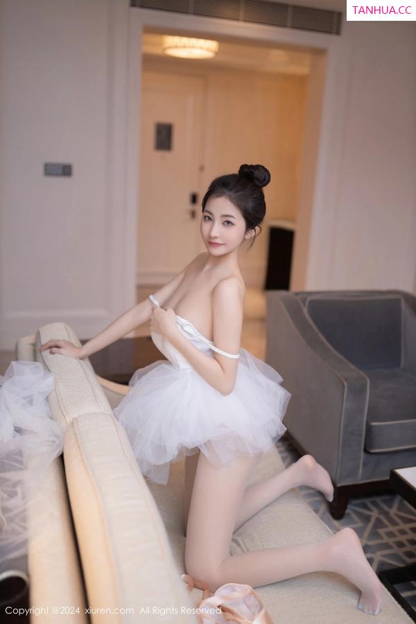   [XiuRen]高清写真图 2024.06.05 No.8657 鱼尾fish 丝袜美腿第38张图片